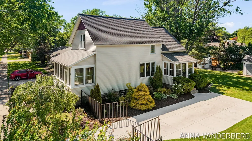 31 W 28th Street Holland City MI 49423