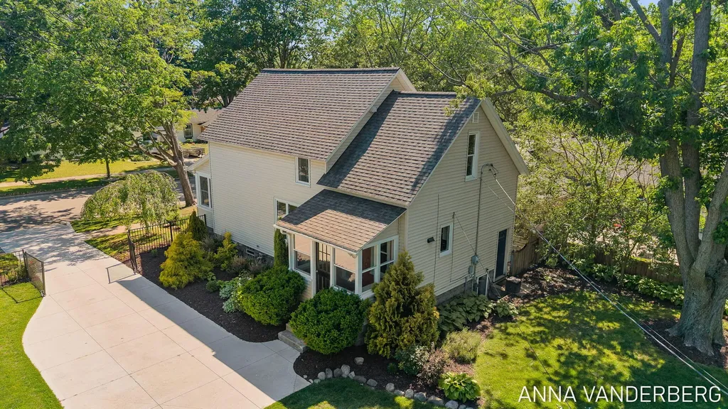 31 W 28th Street Holland City MI 49423