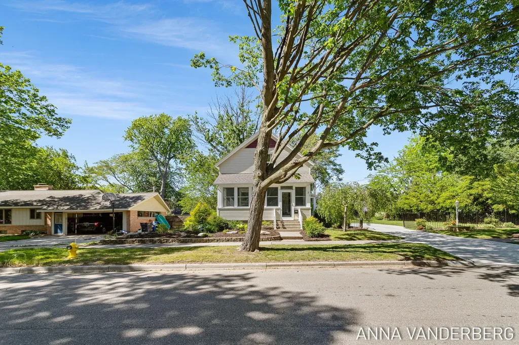 31 W 28th Street Holland City MI 49423