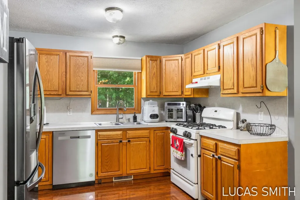 262 17 Mile Road NW Tyrone Township MI 49330