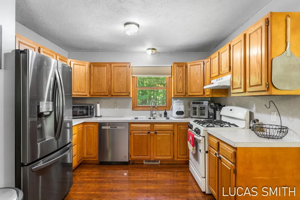 262 17 Mile Road NW Tyrone Township MI 49330