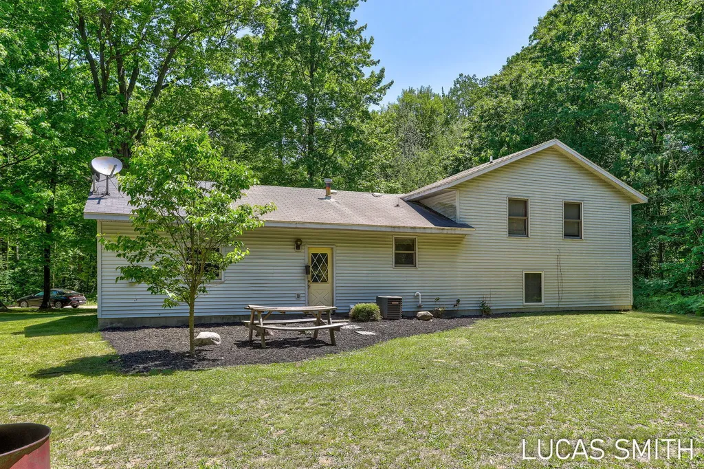 262 17 Mile Road NW Tyrone Township MI 49330