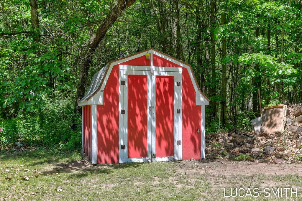262 17 Mile Road NW Tyrone Township MI 49330