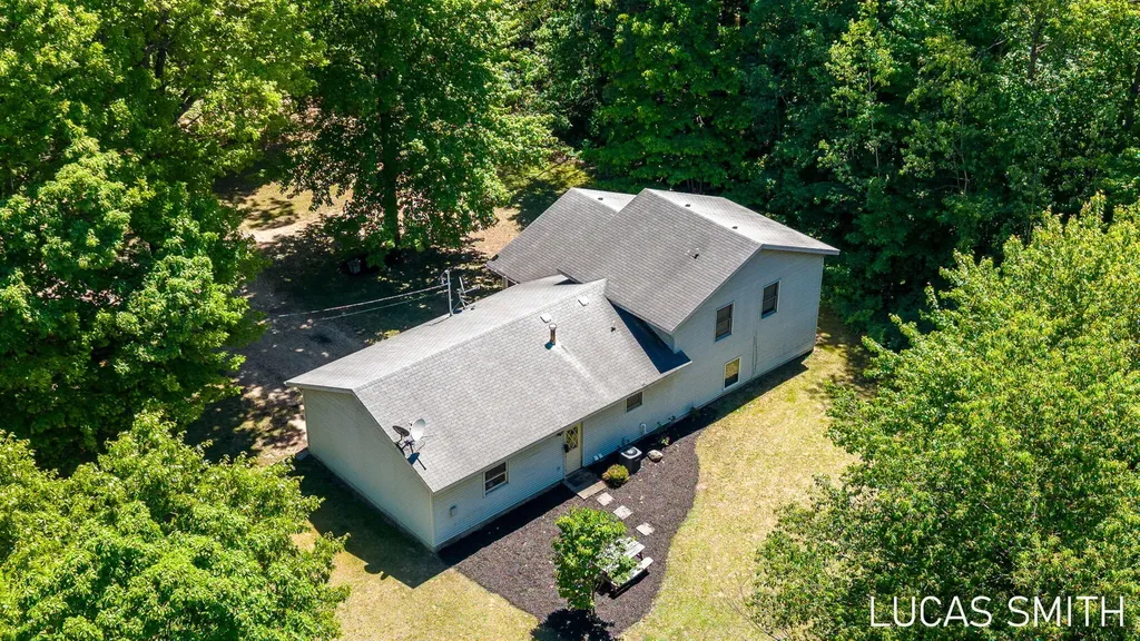 262 17 Mile Road NW Tyrone Township MI 49330