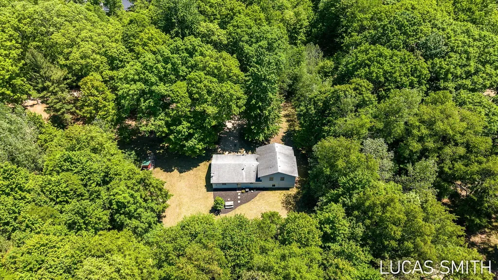 262 17 Mile Road NW Tyrone Township MI 49330