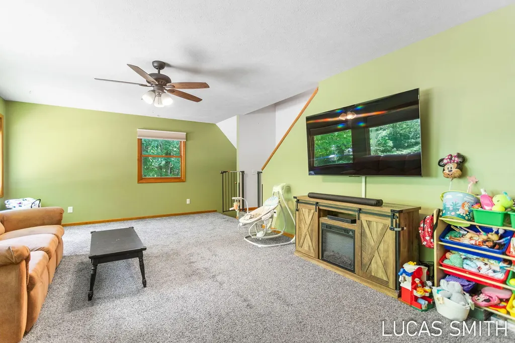 262 17 Mile Road NW Tyrone Township MI 49330