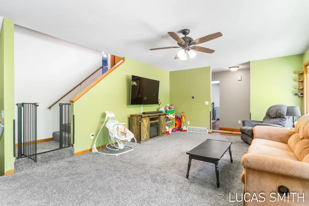262 17 Mile Road NW Tyrone Township MI 49330