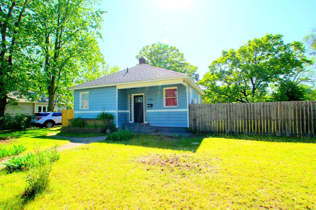 1719 Huizenga Street Muskegon City MI 49442