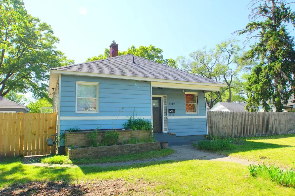 1719 Huizenga Street Muskegon City MI 49442