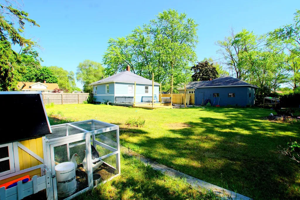 1719 Huizenga Street Muskegon City MI 49442
