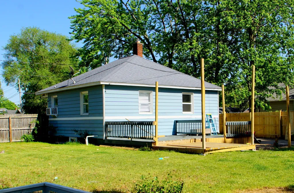 1719 Huizenga Street Muskegon City MI 49442