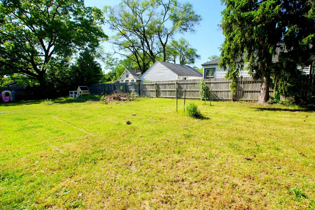 1719 Huizenga Street Muskegon City MI 49442