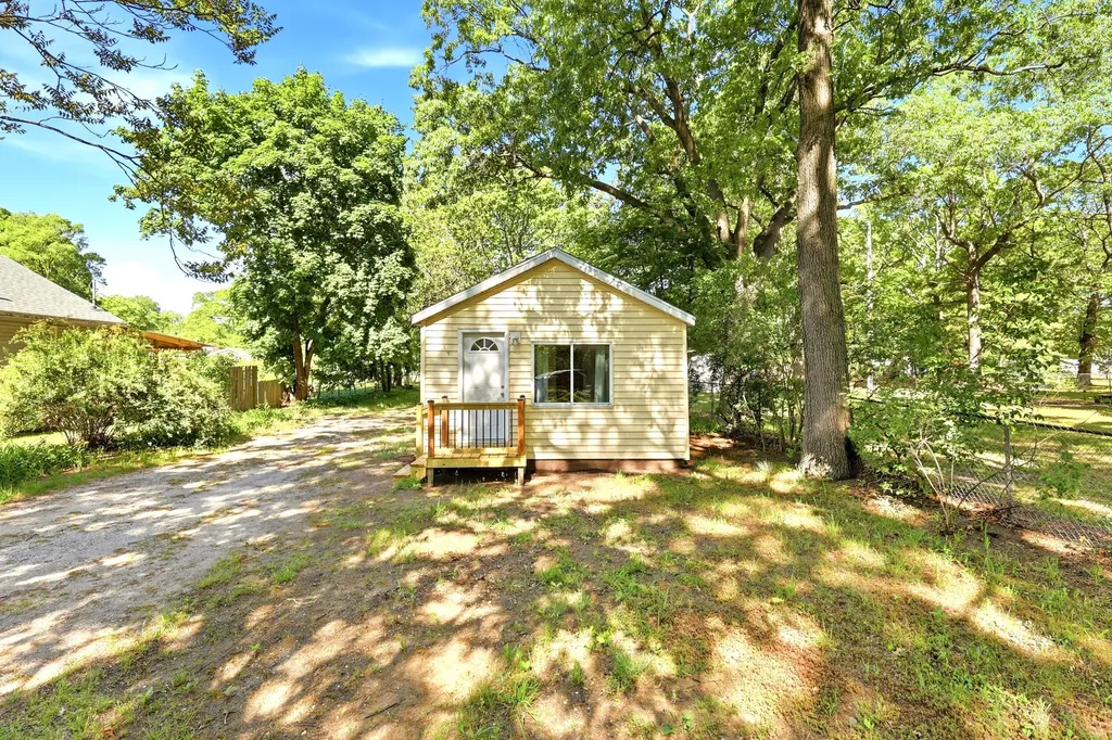 2933 Valk Street Norton Shores City MI 49444