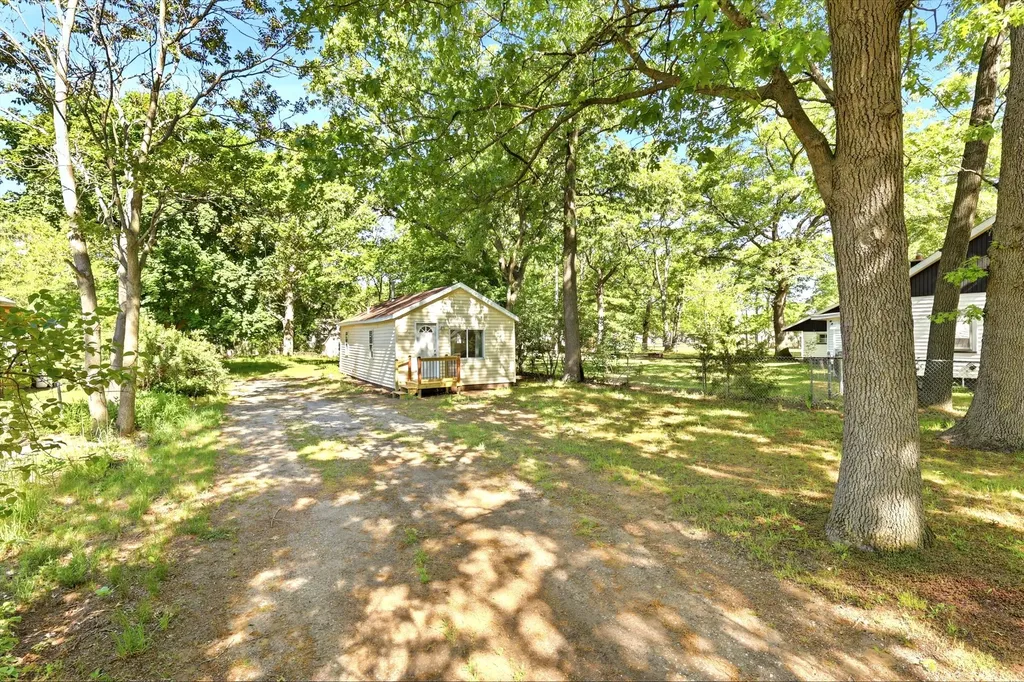 2933 Valk Street Norton Shores City MI 49444