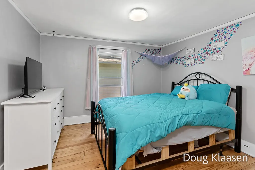 67 W 18th Street Holland City MI 49423