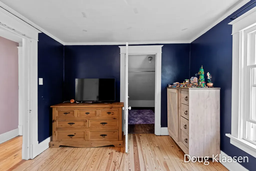 67 W 18th Street Holland City MI 49423
