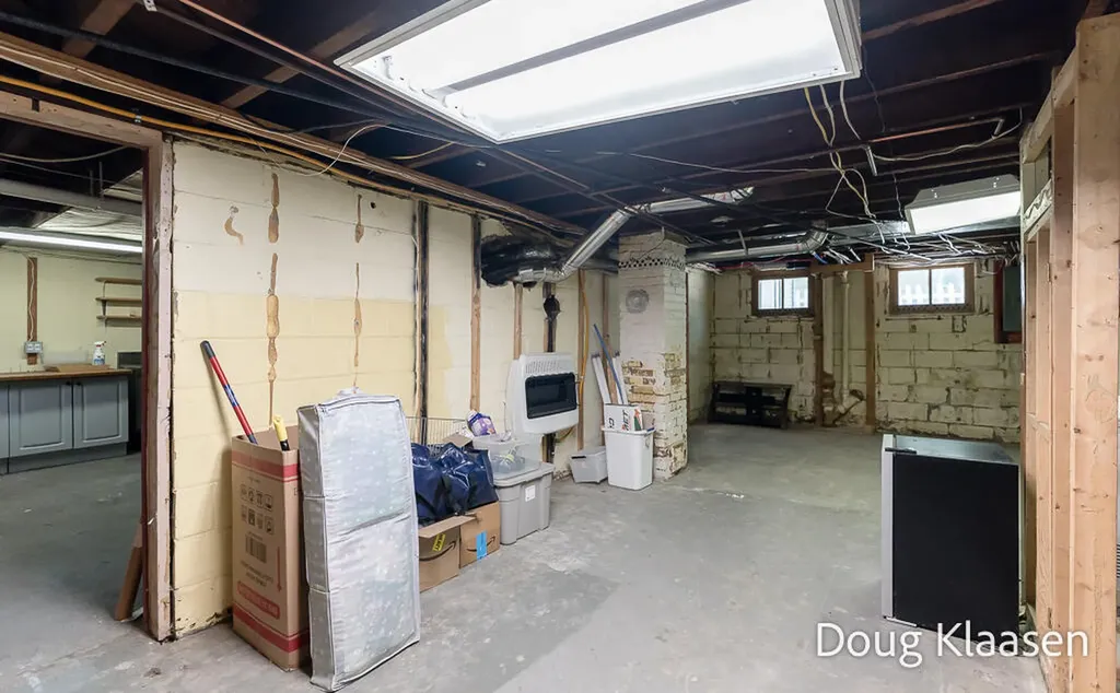 67 W 18th Street Holland City MI 49423