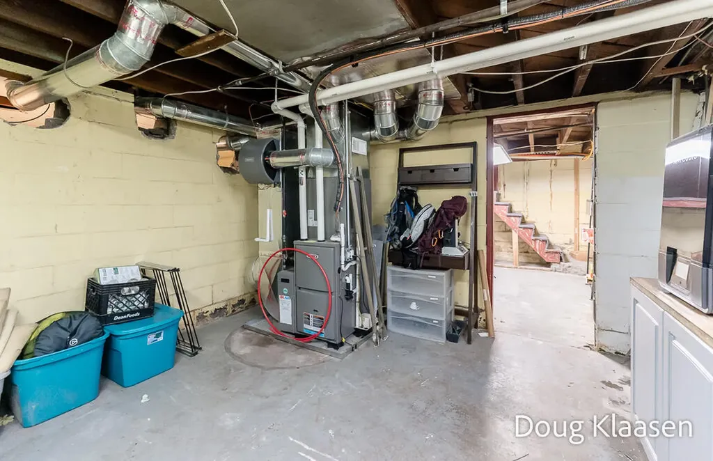 67 W 18th Street Holland City MI 49423