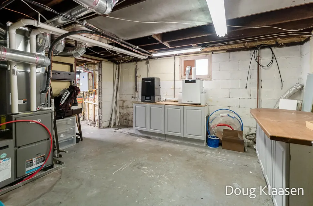 67 W 18th Street Holland City MI 49423