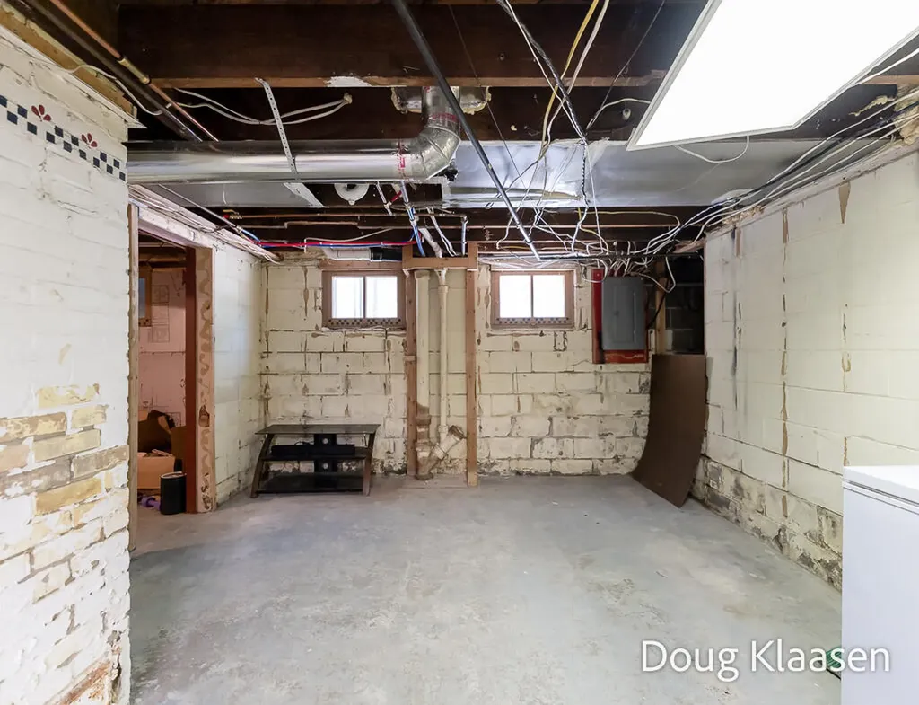 67 W 18th Street Holland City MI 49423