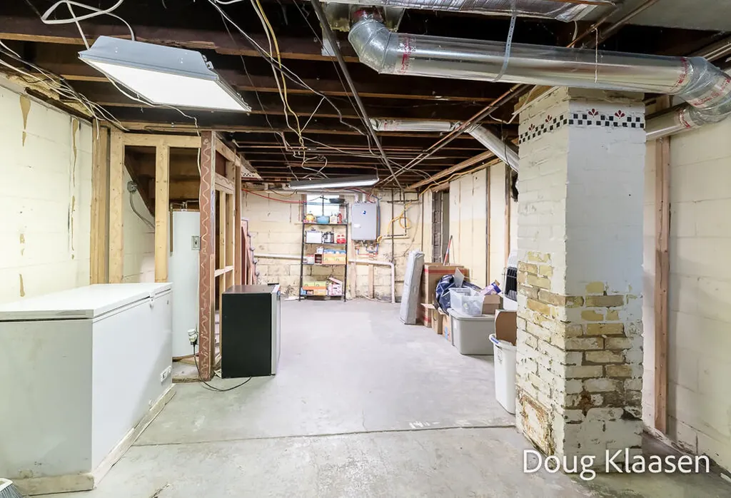 67 W 18th Street Holland City MI 49423