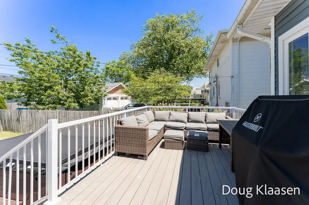 67 W 18th Street Holland City MI 49423
