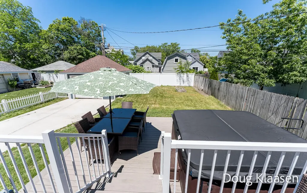 67 W 18th Street Holland City MI 49423