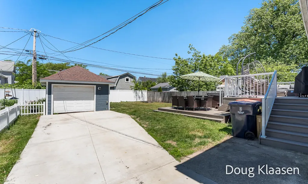67 W 18th Street Holland City MI 49423