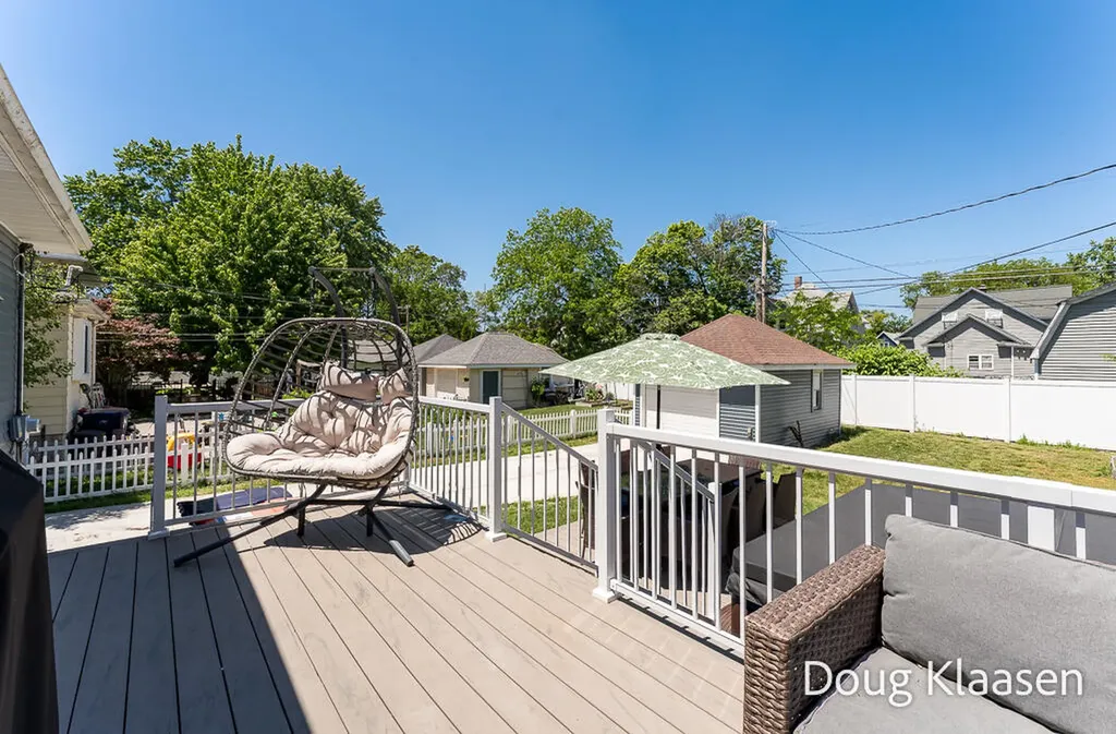 67 W 18th Street Holland City MI 49423