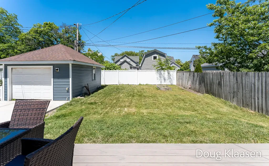 67 W 18th Street Holland City MI 49423
