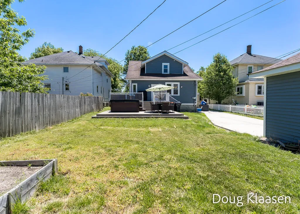 67 W 18th Street Holland City MI 49423