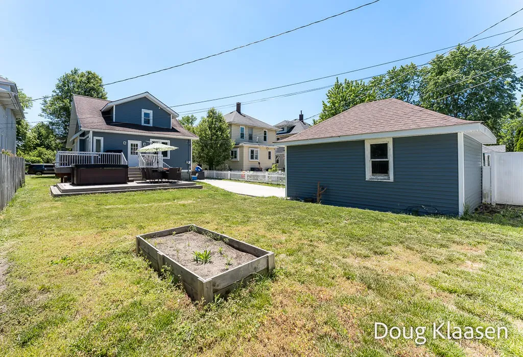 67 W 18th Street Holland City MI 49423