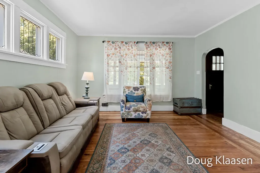 67 W 18th Street Holland City MI 49423