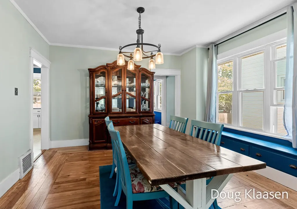67 W 18th Street Holland City MI 49423