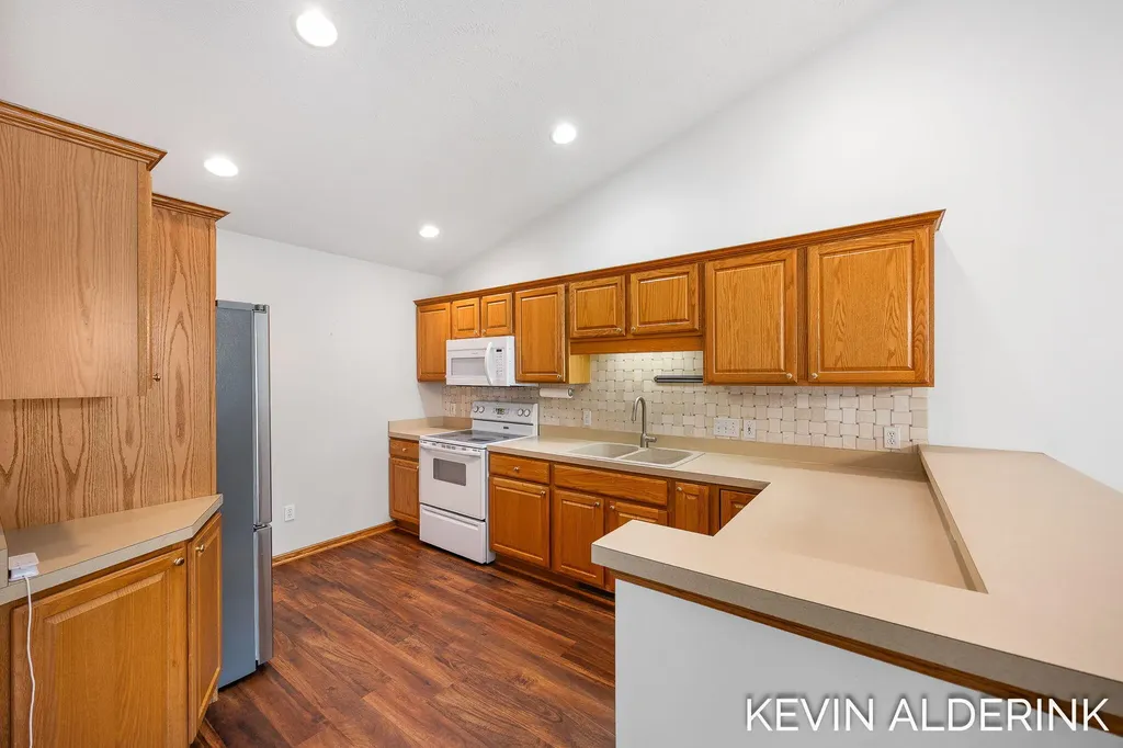 8872 N Peninsula Court Zeeland Charter Township MI 49464