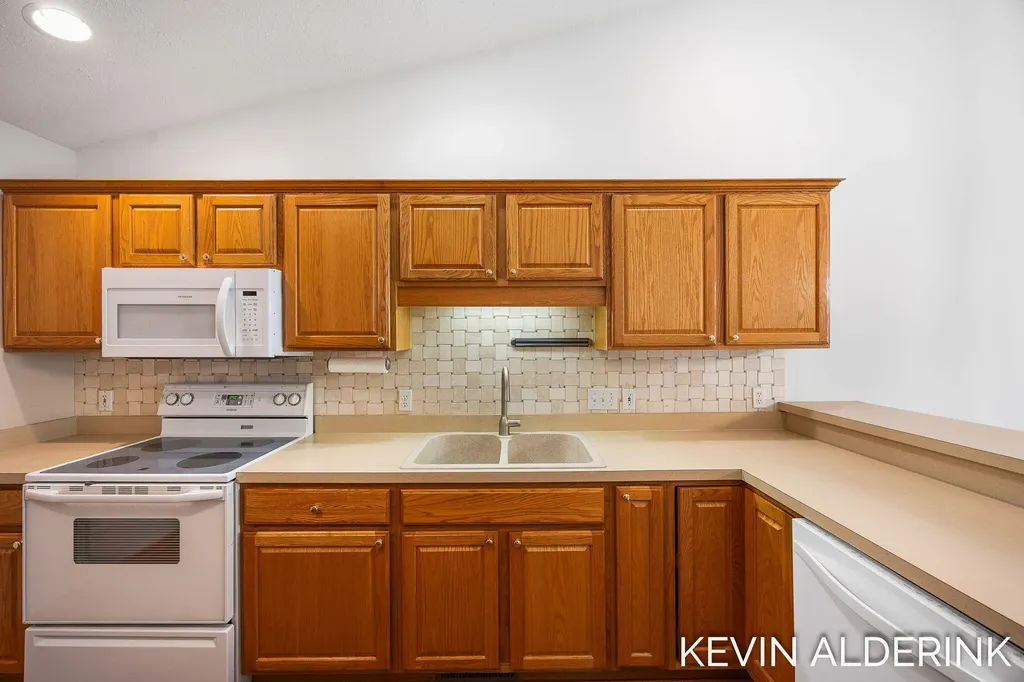 8872 N Peninsula Court Zeeland Charter Township MI 49464