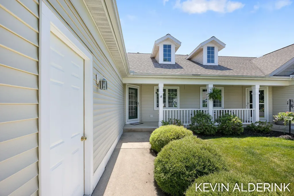 8872 N Peninsula Court Zeeland Charter Township MI 49464