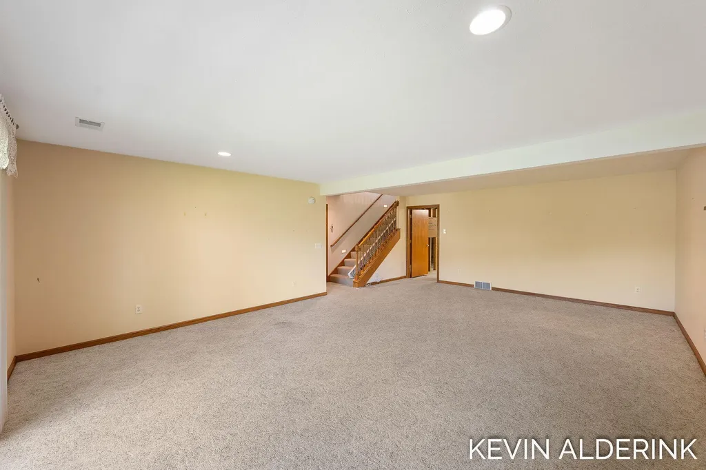 8872 N Peninsula Court Zeeland Charter Township MI 49464