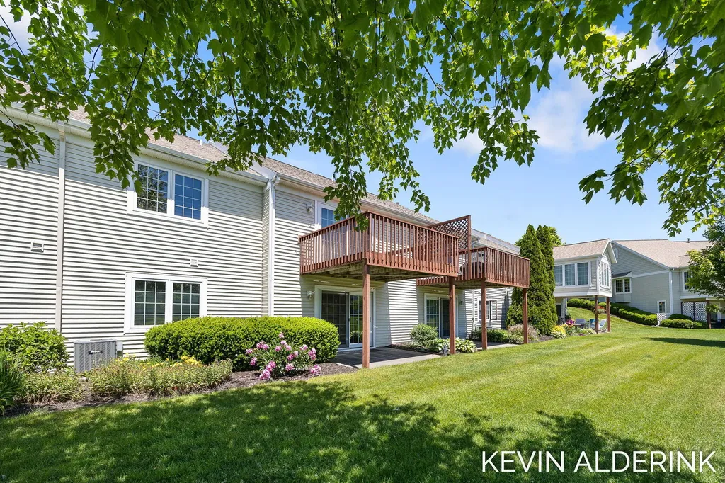 8872 N Peninsula Court Zeeland Charter Township MI 49464