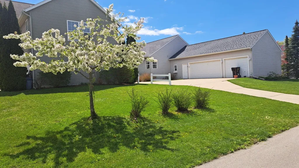 573 Brownstone Street Holland City MI 49423