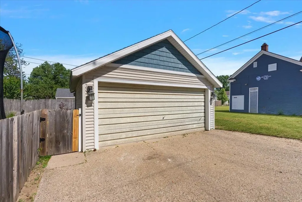 164 W 18th Street Holland City MI 49423