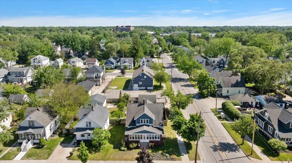 164 W 18th Street Holland City MI 49423
