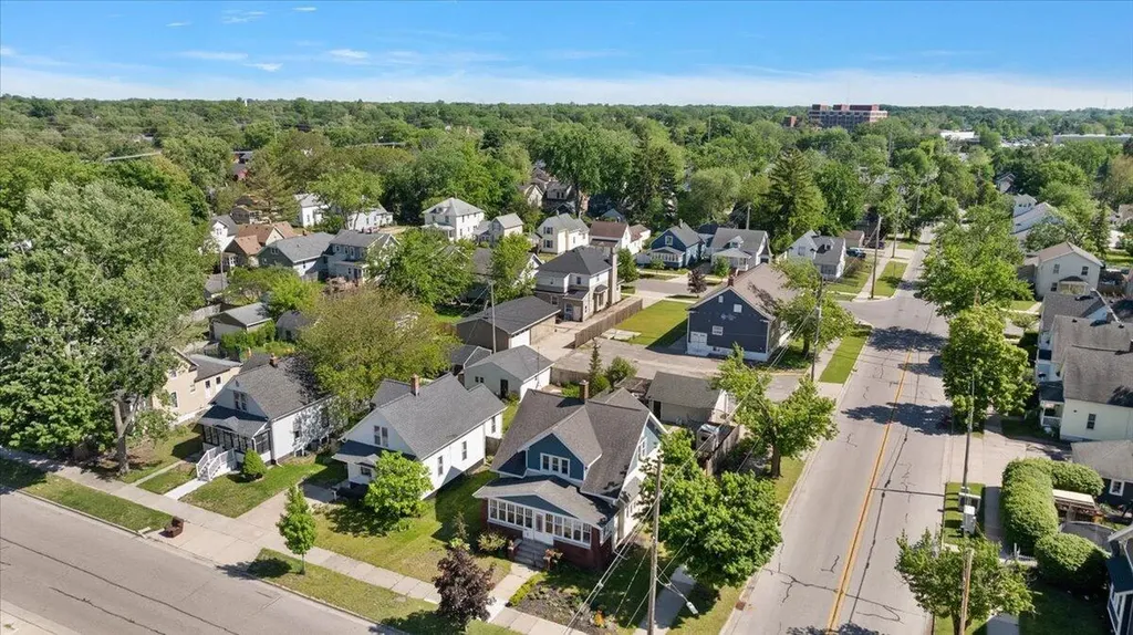 164 W 18th Street Holland City MI 49423