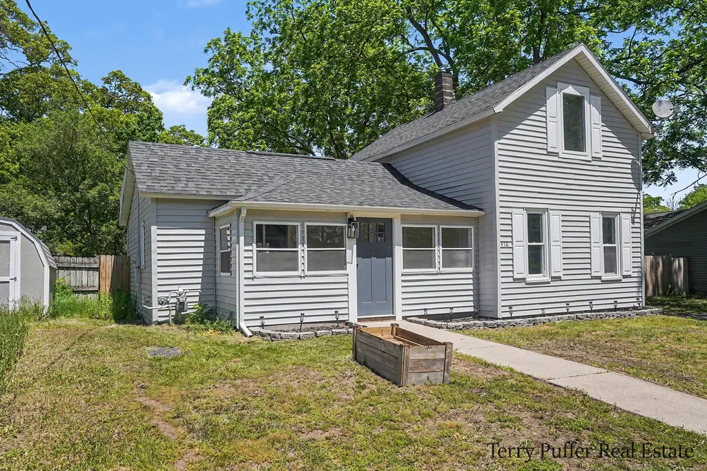 416 Pine Street Fruitport Village MI 49415
