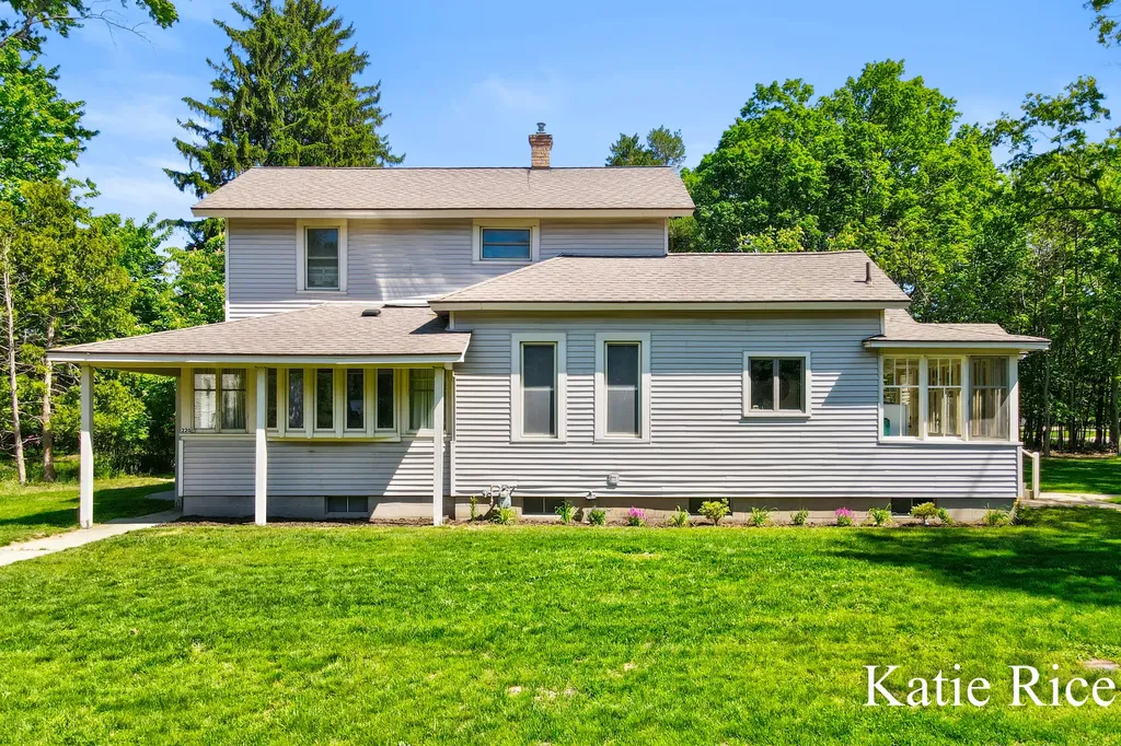 220 E Elliott Street Whitehall City MI 49461