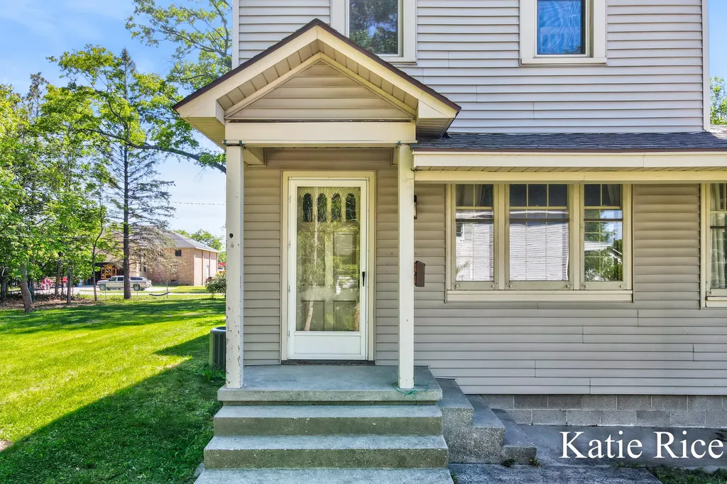 220 E Elliott Street Whitehall City MI 49461