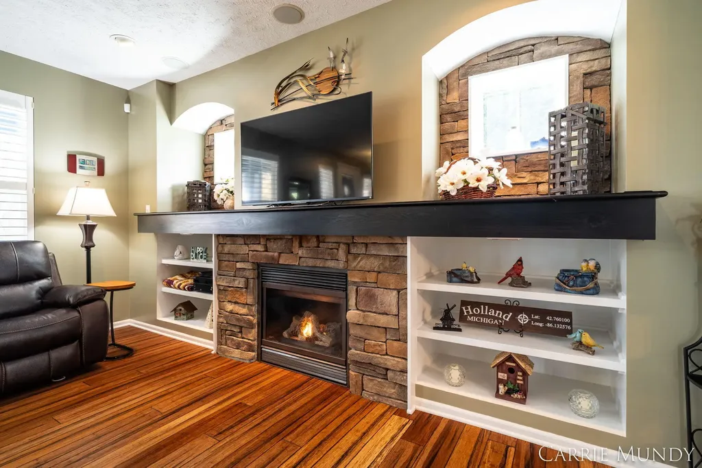 557 Brookstone Street Holland City MI 49423