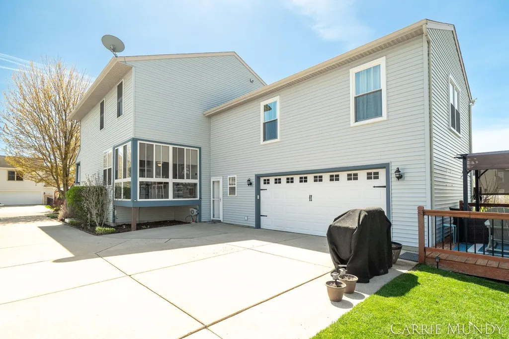 557 Brookstone Street Holland City MI 49423