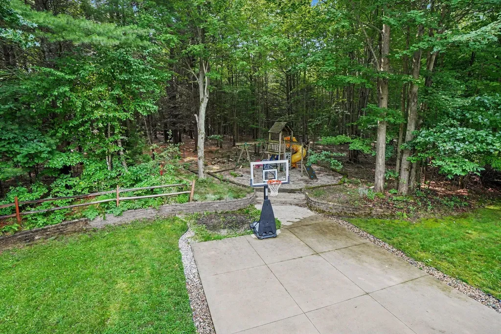 6400 Boulder Drive Norton Shores City MI 49444