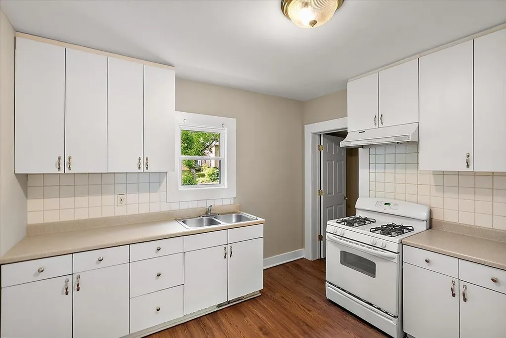 515 Woodlawn Street SE Grand Rapids City MI 49507